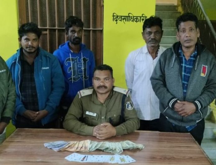 6 जुआड़ी गिरफ्तार 12700 रू नगदी रकम जप्त