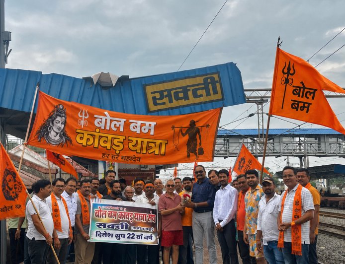 सावन मास की शुरुआत से ही कावड़ियों का 60 सदस्यीय दल बाबाधाम रवाना