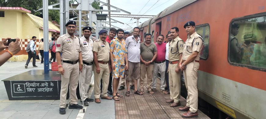 सावन मास की शुरुआत से ही कावड़ियों का 60 सदस्यीय दल बाबाधाम रवाना